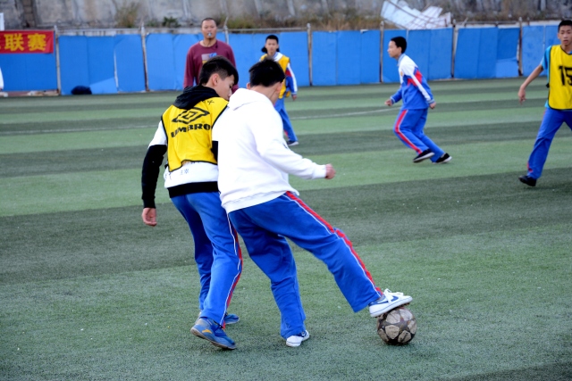 小个子控卫的逆袭：凯尔·洛瑞与勇夺总冠军的故事